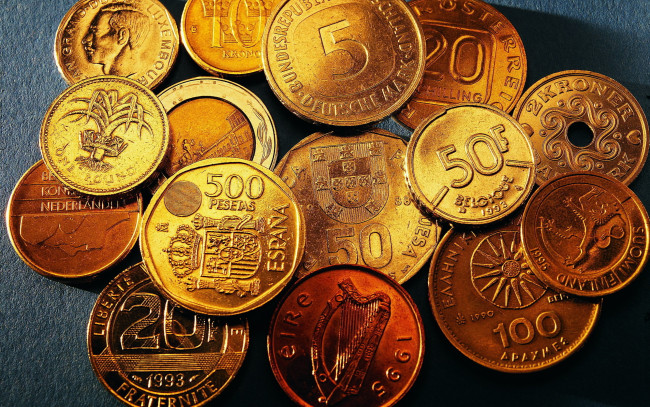 Обои картинки фото разное, золото, купюры, монеты, валюта, деньги