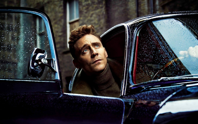 Обои картинки фото мужчины, tom hiddleston, том, машина, автомобиль, tom, hiddleston