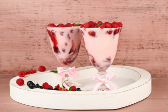 Картинка еда мороженое +десерты десерт банты малина смородина бокалы