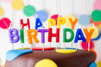 Картинка праздничные день+рождения надпись свечи торт