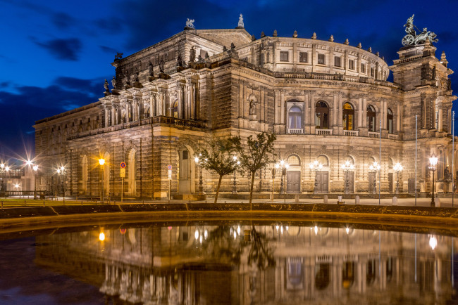 Обои картинки фото semperoper in dresden,  germany, города, дрезден , германия, дворец, площадь, ночь