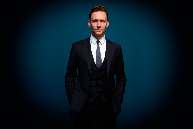 Обои картинки фото мужчины, tom hiddleston, галстук, костюм