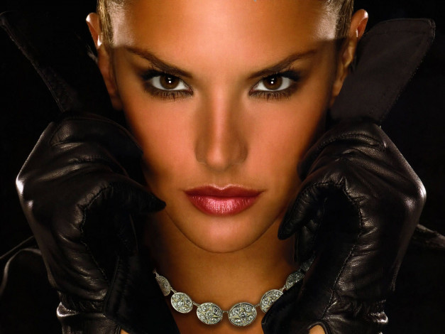 Обои картинки фото девушки, alessandra ambrosio, модель, лицо, перчатки, ожерелье