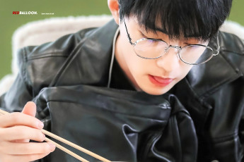 Картинка мужчины xiao+zhan актер лицо очки куртка палочки