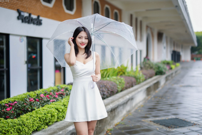 Обои картинки фото девушки, - азиатки, азиатка, белое, платье, мини, зонтик, улыбка