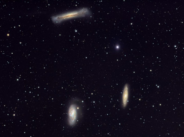 Обои картинки фото nrgbc52, триплет, льва, космос, галактики, туманности