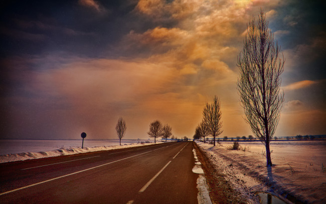Обои картинки фото природа, дороги, зима, шоссе, разметка, деревья, тучи