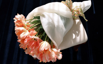 Картинка цветы тюльпаны упаковка шарф бант букет