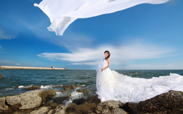 Картинка девушки -unsort+ азиатки небо камни белое свадебное платье азиатка девушка море облака волны