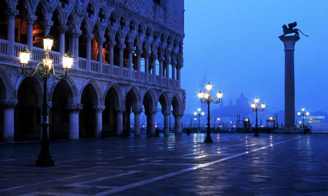 Обои картинки фото города, венеция , италия, фонари, вечер, колонна