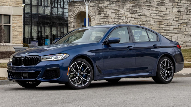 Обои картинки фото bmw 5 series plug-in hybrid m sport , us,  2021, автомобили, bmw, 5, series, plug, in, hybrid, m, sport, 2021