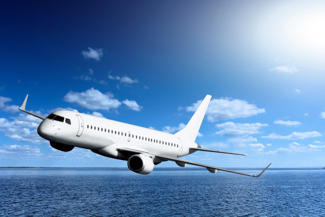 Обои картинки фото авиация, пассажирские самолёты, самолет, полет, море, небо, облака