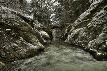Картинка пейзаж природа реки озера испания парк поток мост снег река