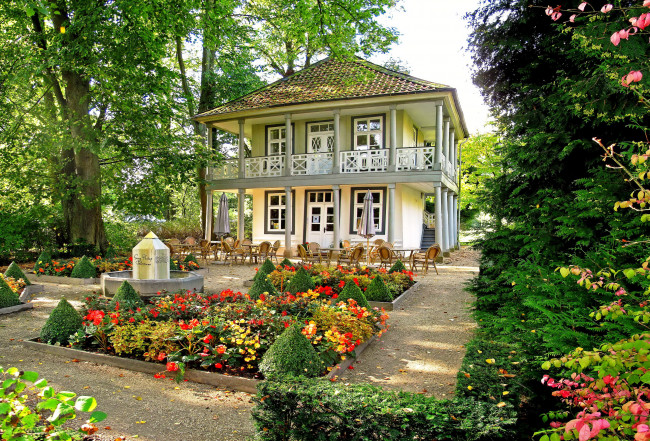 Обои картинки фото германия, бад, пирмонт, города, здания, дома, деревья, дом, цветы, ландшафт