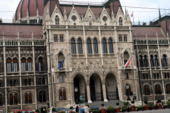обоя города, будапешт , венгрия, флаги, здание