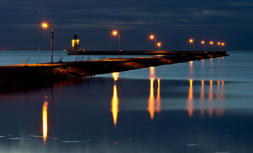 Картинка природа побережье ночь канал пирс огни