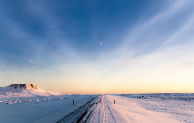 Обои картинки фото природа, дороги, исландия, луна, небо, утро, зима, дорога