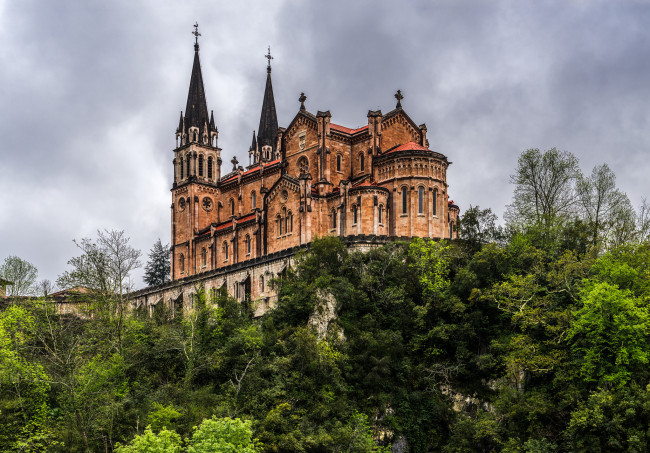 Обои картинки фото basilica de covadonga, города, - католические соборы,  костелы,  аббатства, базилика, собор