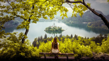 Картинка девушки -+брюнетки +шатенки озеро блед словения