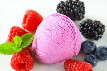 Картинка еда мороженое десерты тарелка ягодное малина ежевика черника сладкое