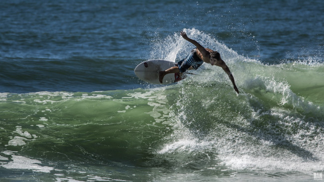 Обои картинки фото спорт, серфинг, burleigh, heads, gold, coast, surfing, surfboard, волны, брызги
