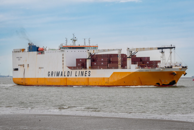 Обои картинки фото ro-ro container carrier, ролкер, корабли, грузовые суда, ro-ro, container, carrier