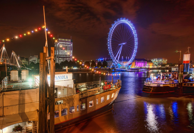 Обои картинки фото корабли, порты, причалы, london, england, лондон, аттракцион, огни, иллюминация, вечер