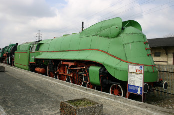 Картинка техника паровозы зеленый экспонат