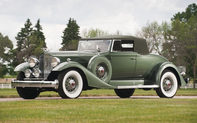 Обои картинки фото автомобили, packard, деревья, трава, зелёный, передок, кабриолет, купе, пакард, 1933, twelve, convertible, coupe