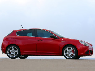 Картинка автомобили alfa+romeo 2014 г 940 verde quadrifoglio alfa romeo giulietta красный