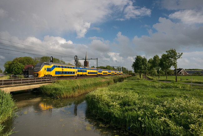 Обои картинки фото техника, поезда, река, мост, рельсы, состав