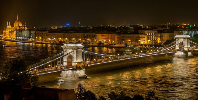 Обои картинки фото города, будапешт , венгрия, панорама, вечер, огни, мост, река