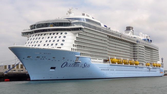 Обои картинки фото ovation of the seas, корабли, лайнеры, круиз, лайнер