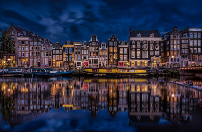 Обои картинки фото города, амстердам , нидерланды, вечер, баржи, канал