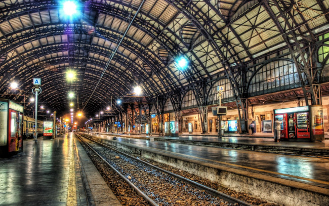 Обои картинки фото milan, train, station, at, midnight, разное, транспортные, средства, магистрали