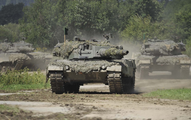 Обои картинки фото техника, военная, танк, армия, гусеничная, бронетехника, тип, 90