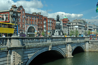 обоя города, столицы, государств, река, мост, фонари, памятник, дома, дублин, ирландия