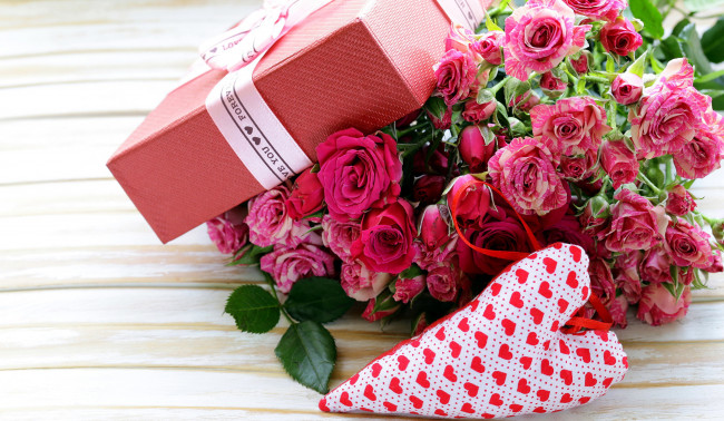Обои картинки фото праздничные, день святого валентина,  сердечки,  любовь, розы, седечко, подарок