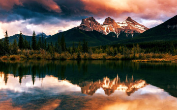 обоя the three sisters in the canadian rockies, природа, пейзажи, the, three, sisters, in, canadian, rockies