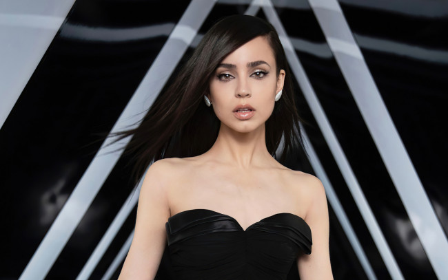 Обои картинки фото девушки, sofia carson, взгляд