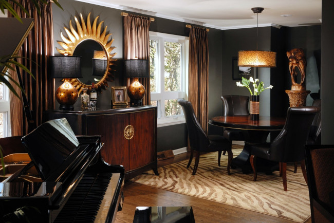 Обои картинки фото интерьер, гостиная, черный, зеркало, стулья, стол, рояль