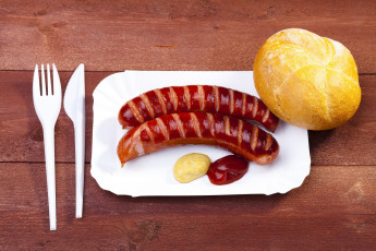 Картинка еда колбасные+изделия колбаски булка нож вилка кетчуп