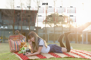 обоя календари, девушки, фотоаппарат, мишка, очки, плед, игрушка, сумка