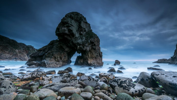 Картинка португалия природа побережье скалы камни водоем облака