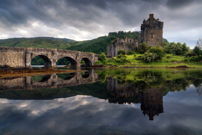 Обои картинки фото города, замок эйлен-донан , шотландия, остров, весна, замок, мост, отражение, эйлен-донан, в