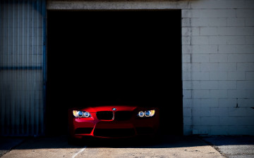 Картинка автомобили bmw бмв красный гараж