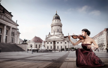 Картинка музыка -другое скрипка девушка улица здания город