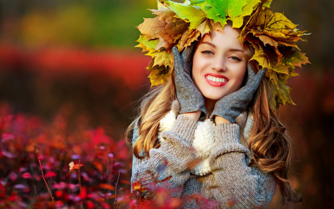 Обои картинки фото девушки, -unsort , блондинки, осень, девушка, клён, осенние, листья, woman, girl, maple, leaves, fall, autumn