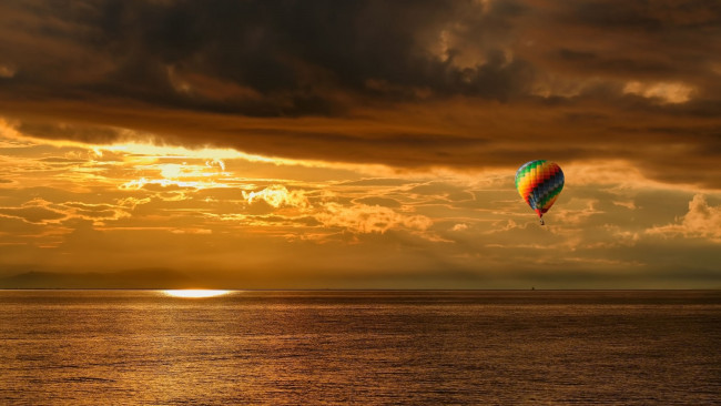 Обои картинки фото авиация, воздушные шары, камчатка, лето, закат, свет, тучи, берингово, море, воздушный, шар, евгений, паршуков