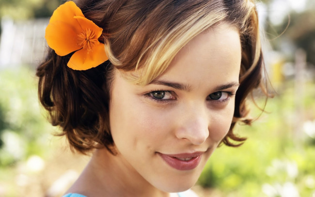 Обои картинки фото девушки, rachel mcadams, шатенка, лицо, цветок